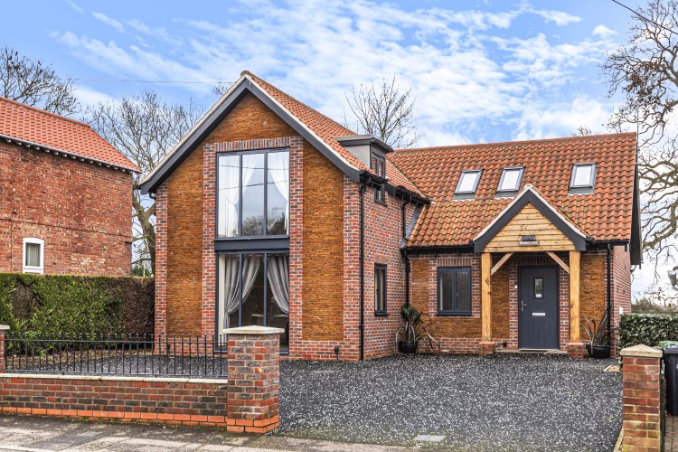 4 bedroom property for sale in Station Road, North Wootton, King's Lynn