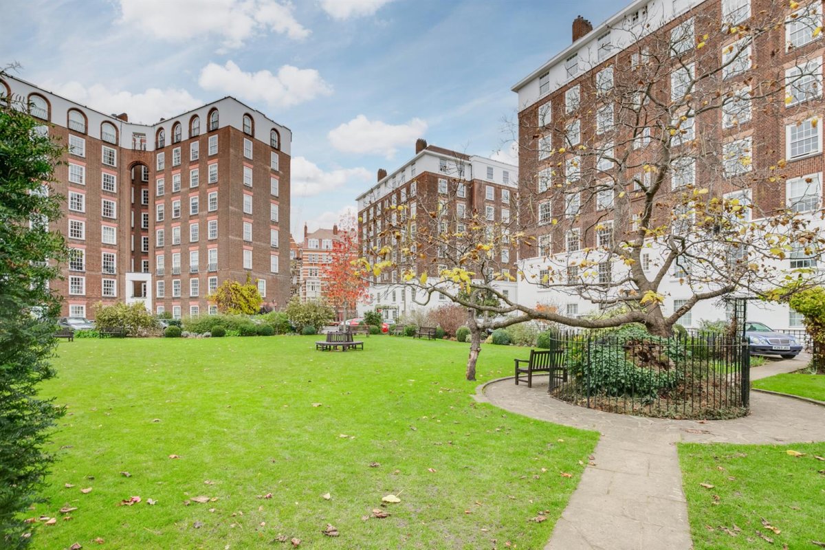 4 bedroom property for sale in Fitzjames Avenue, London £1,250,000