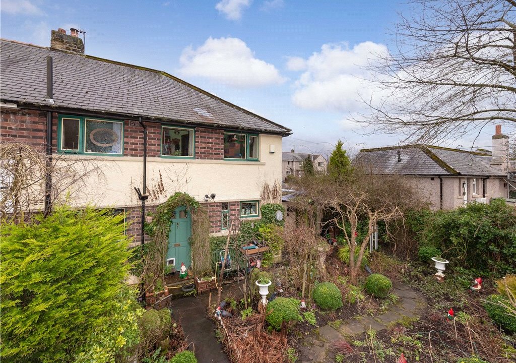 3 bedroom property for sale in St. Ives Place, Harden, Bingley, BD16