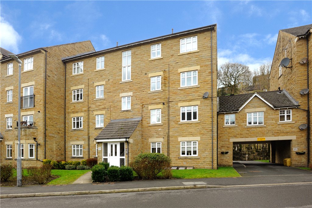 2 bedroom property for sale in Silk Mill Chase, Ripponden, HX6 £117,000