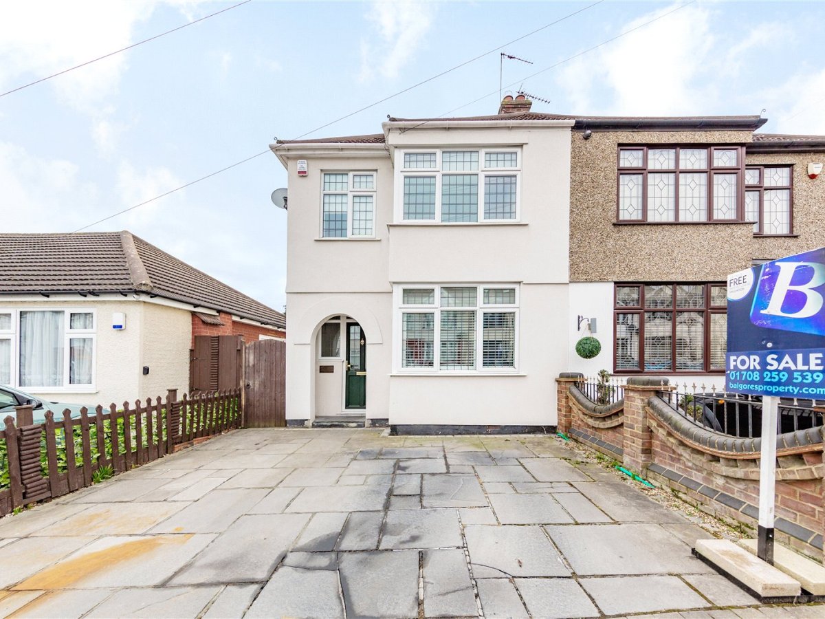 3 bedroom property for sale in Aldborough Road, Upminster, RM14 Guide