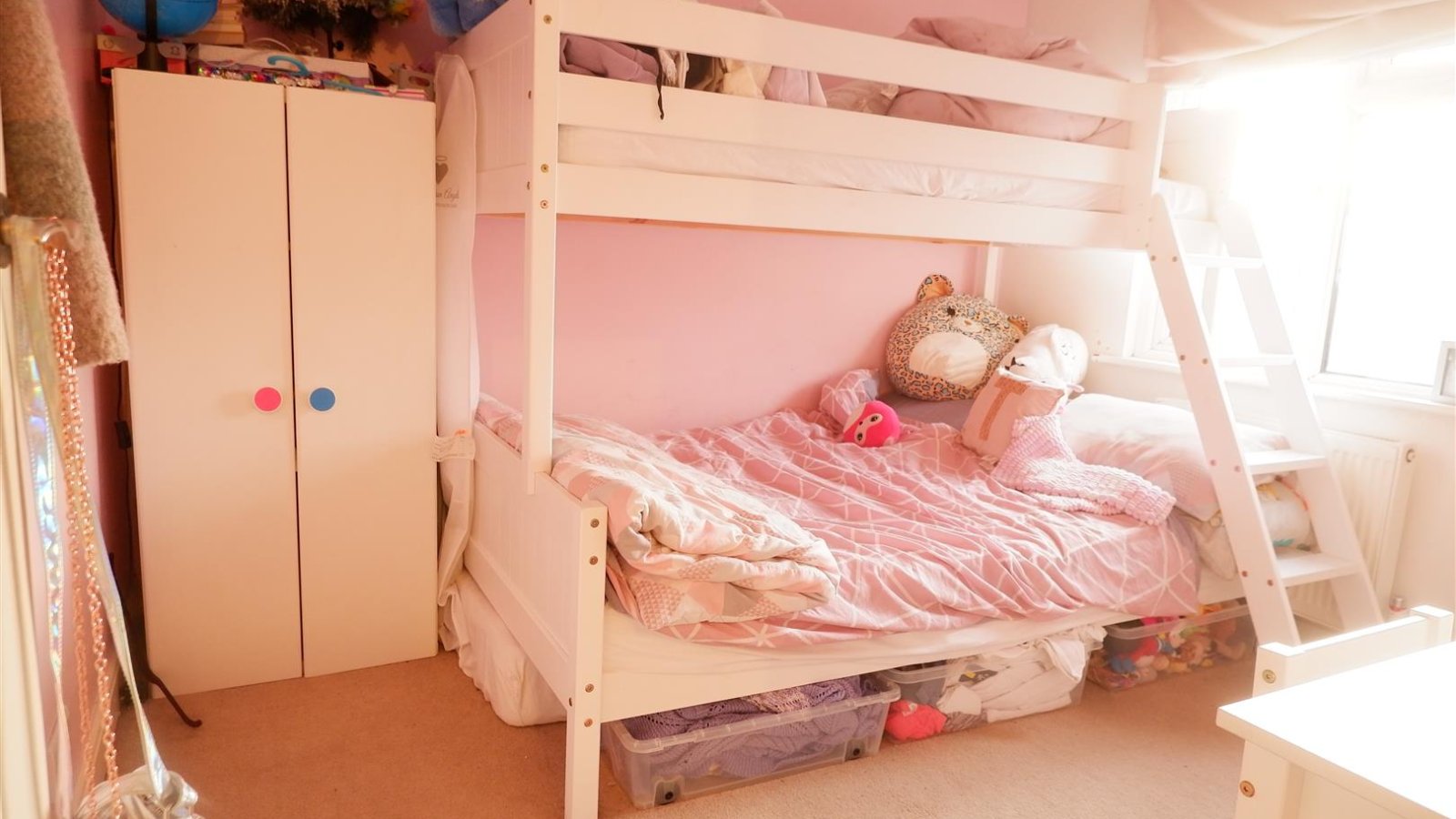 3 bedroom property for sale in Snowden Avenue, Hillingdon £415,000