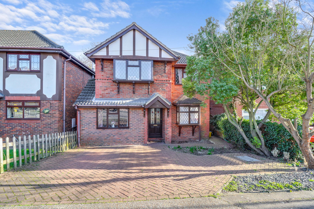 4 bedroom property for sale in Thundersley Park Road, South Benfleet