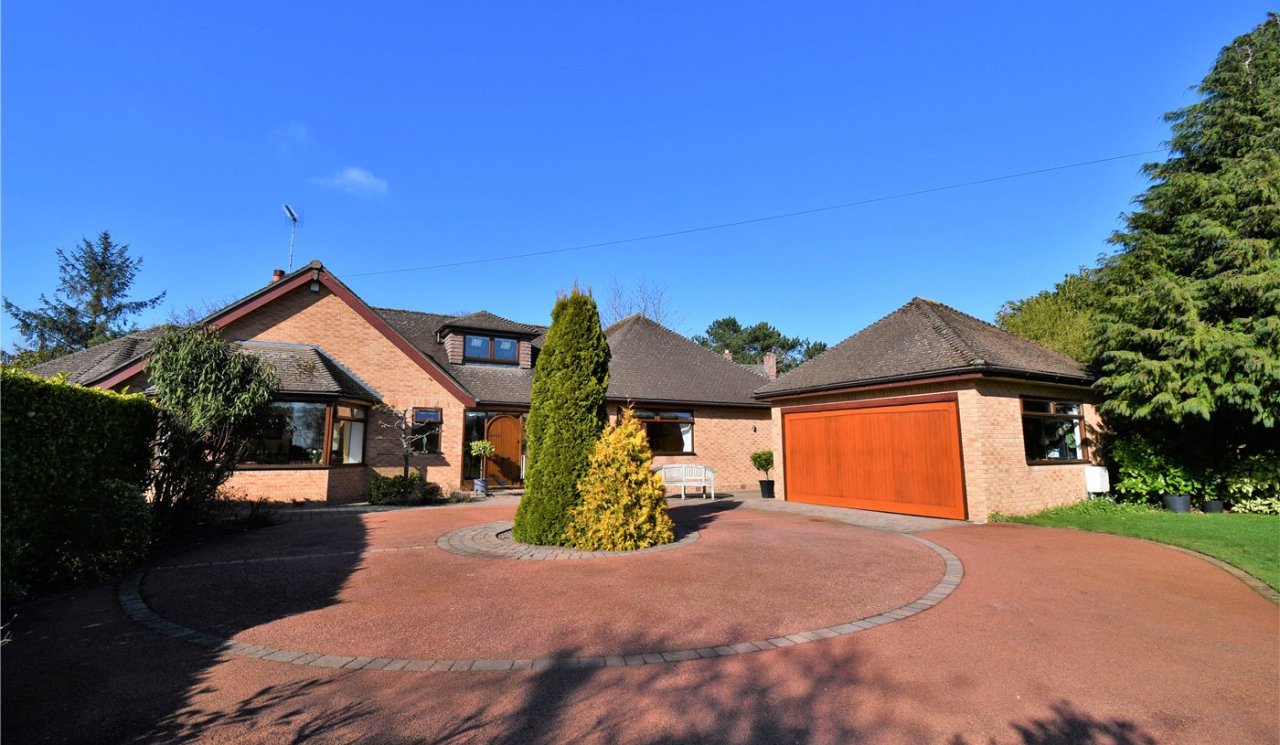 4 bedroom property for sale in Cottage Lane, Heswall, Wirral, CH60 £