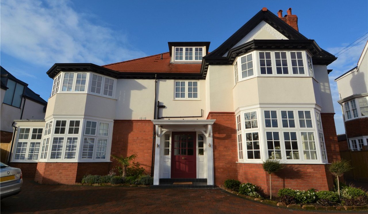 2 bedroom property for sale in Lingdale Road, West Kirby, Wirral, CH48