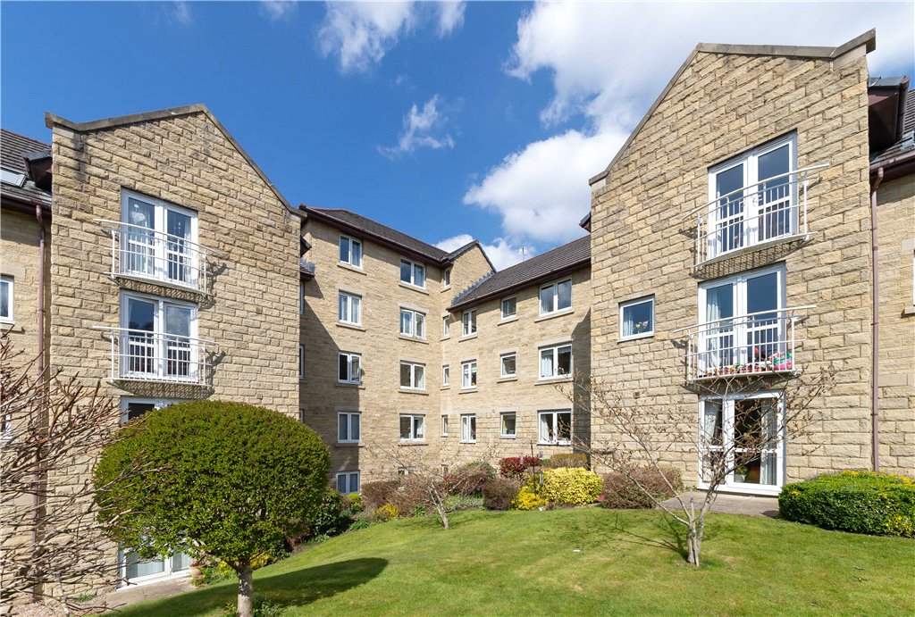 2 bedroom property for sale in Beech Street, Bingley, BD16 £155,000