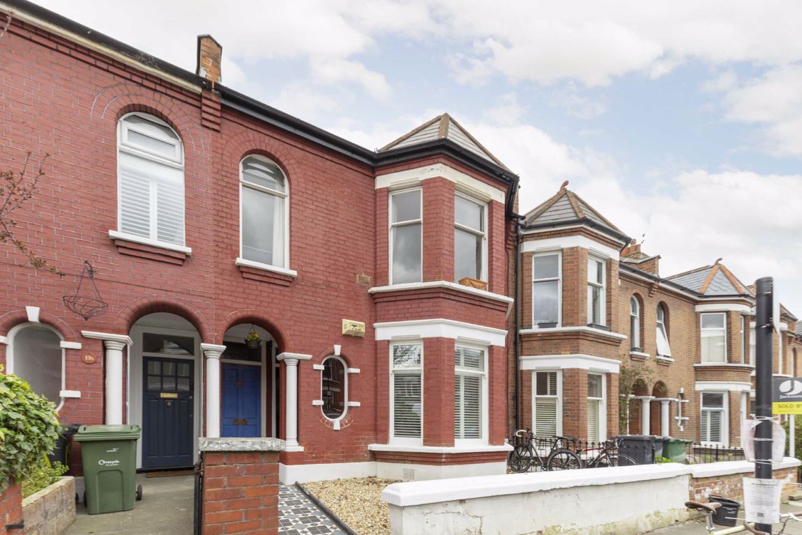 Jacksons 2 bedroom property for sale in Glenfield Road, Balham £675,000