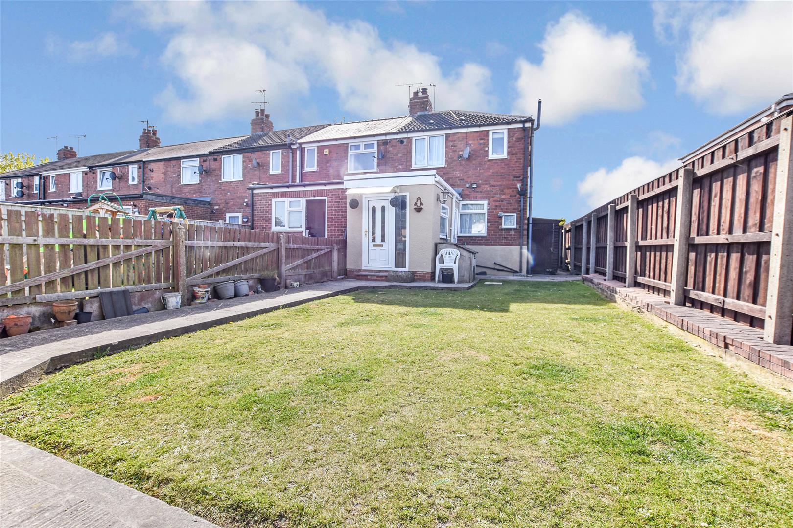2 bedroom property for sale in National Avenue, Hull £105,000