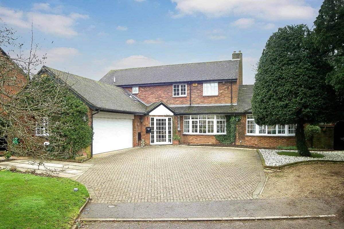 JacksonStops 4 bedroom property for sale in Brickhill Manor Court