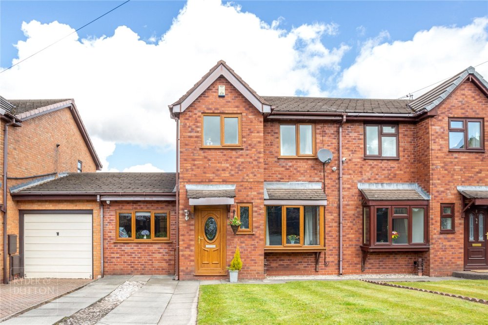 3 bedroom property for sale in Briony Close, Royton, Oldham, OL2