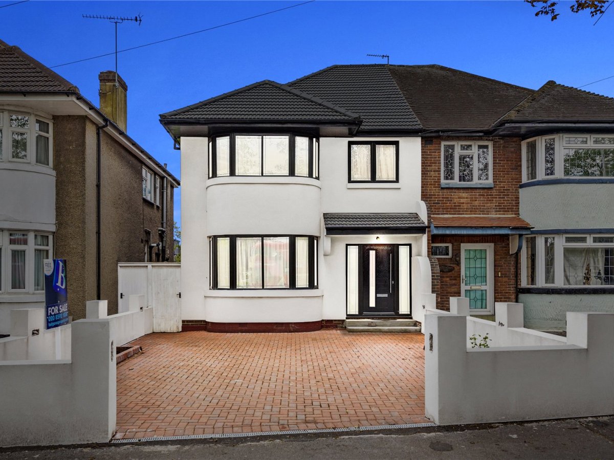 4 bedroom property for sale in Longbridge Road, Barking, IG11 £