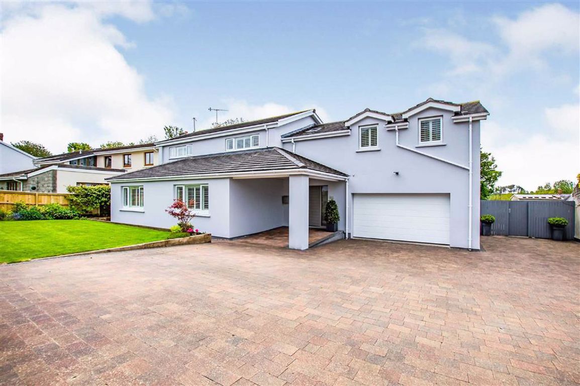 4 bedroom property for sale in St Davids Close, Tenby Offers in the