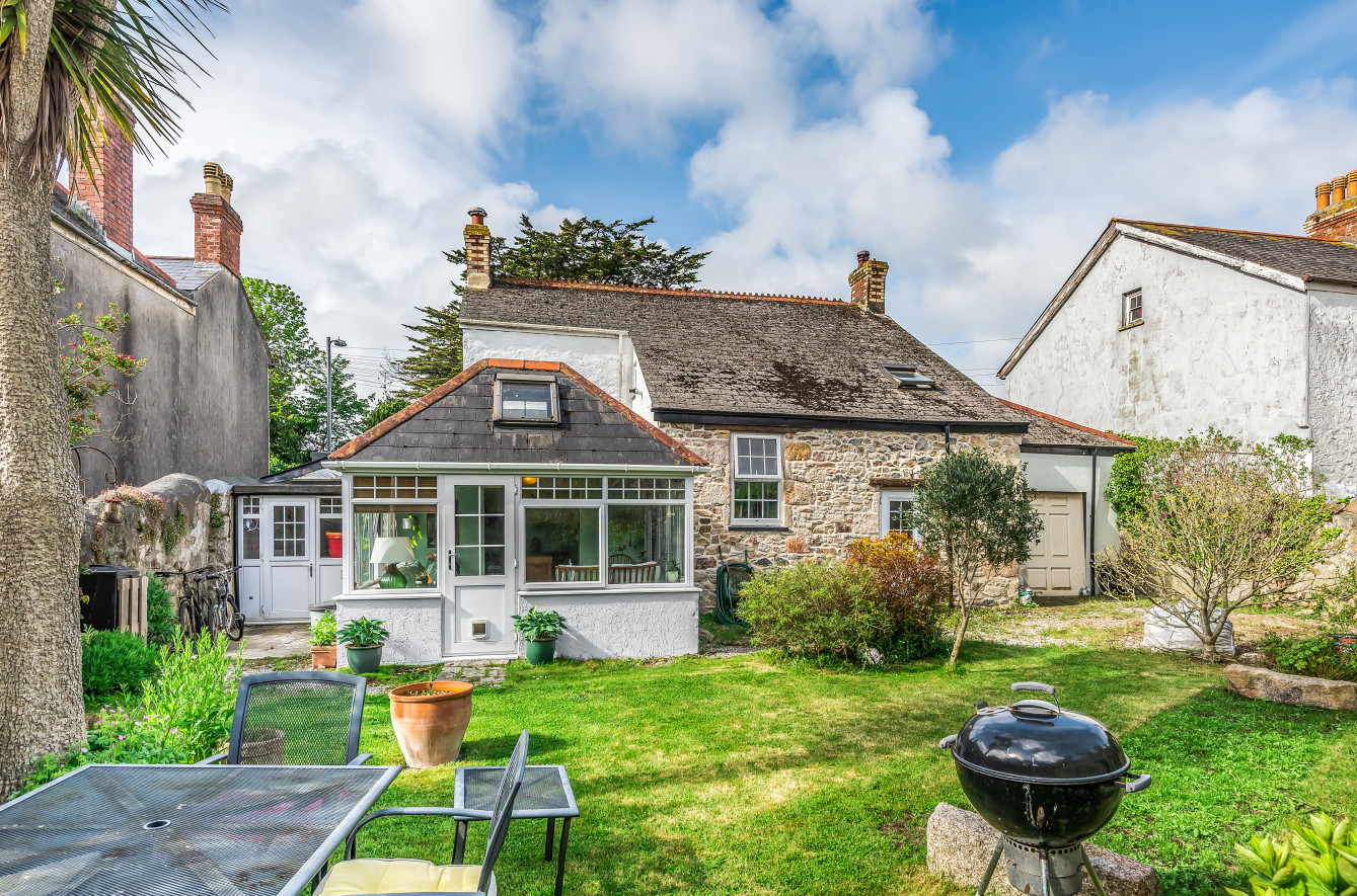 3 bedroom property for sale in Basset Street, Camborne, Cornwall, TR14