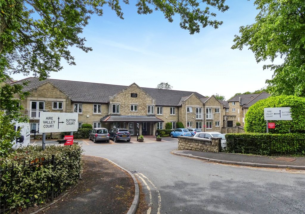 2 bedroom property for sale in Beech Street, Bingley, BD16 Guide