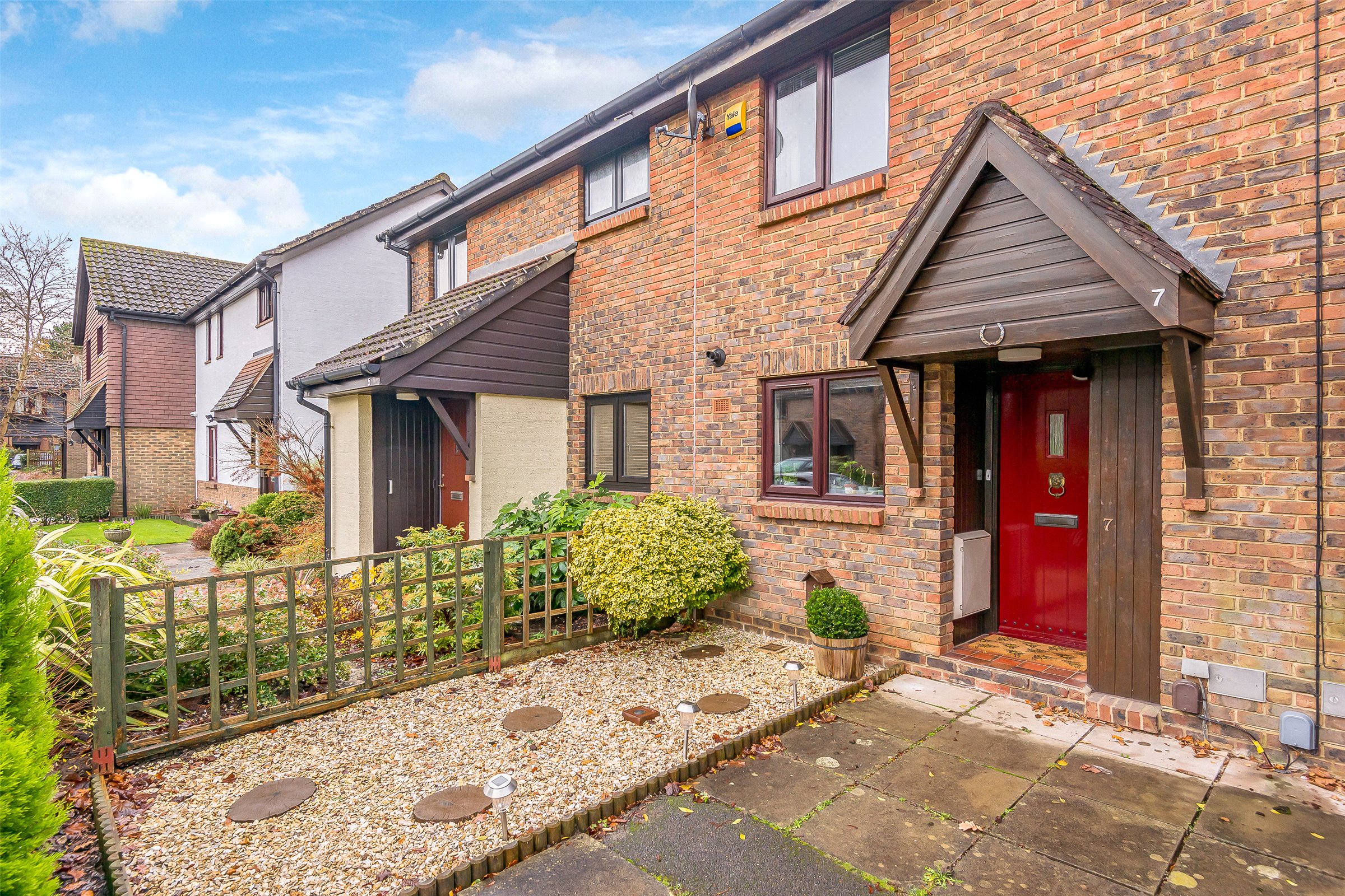 2 bedroom property for sale in Broadlands, Horley, RH6 £340,000