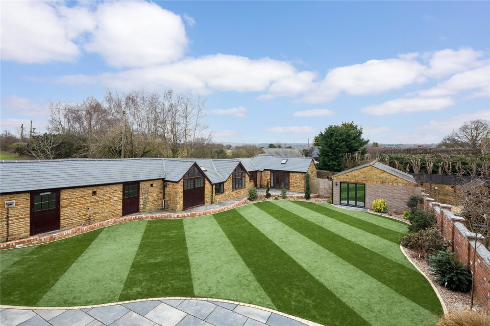 JacksonStops 7 bedroom property for sale in Harborough Road North