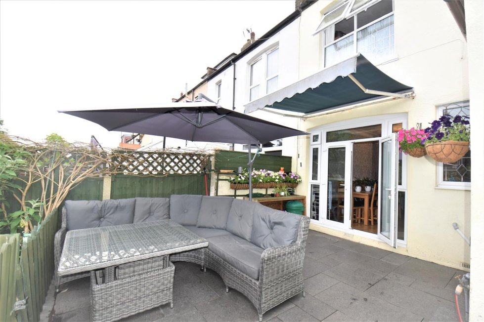 5 bedroom property for sale in Lovelace Gardens, SouthendOnSea