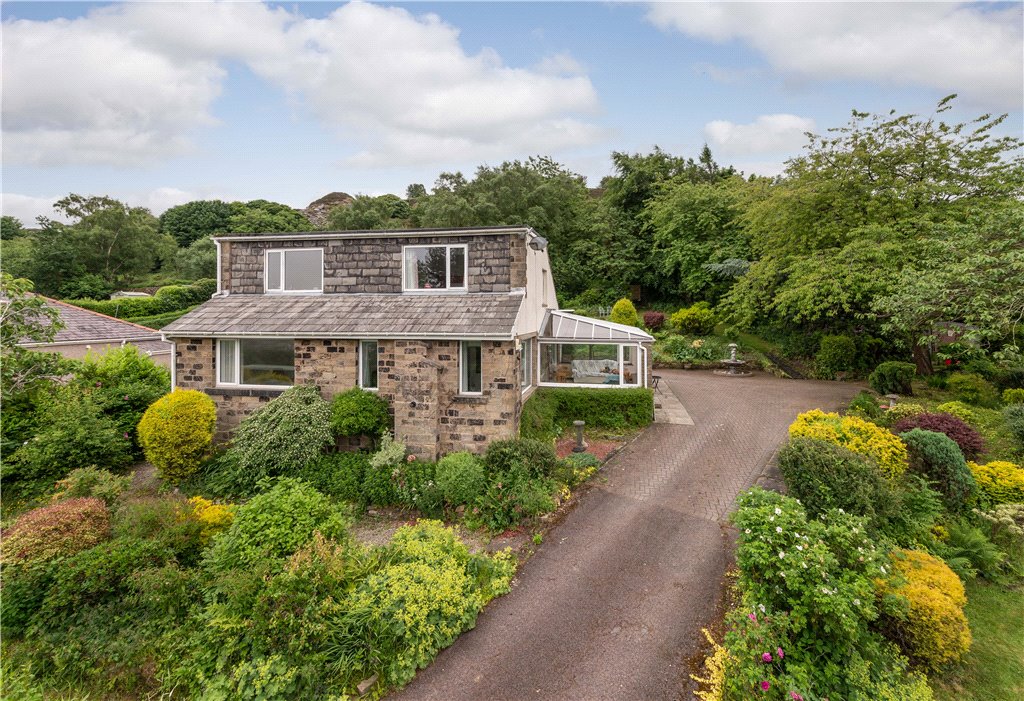 4 bedroom property for sale in Hill Top Road, Hainworth, Keighley, BD21