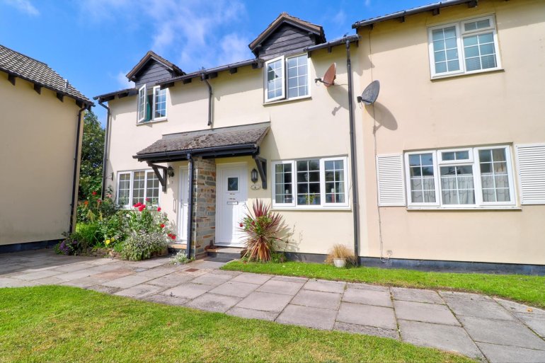 2 bedroom property for sale in Stoneywell, Instow, Bideford Guide