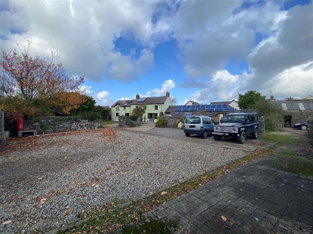4 bedroom property for sale in Crundale, Haverfordwest Offers in the