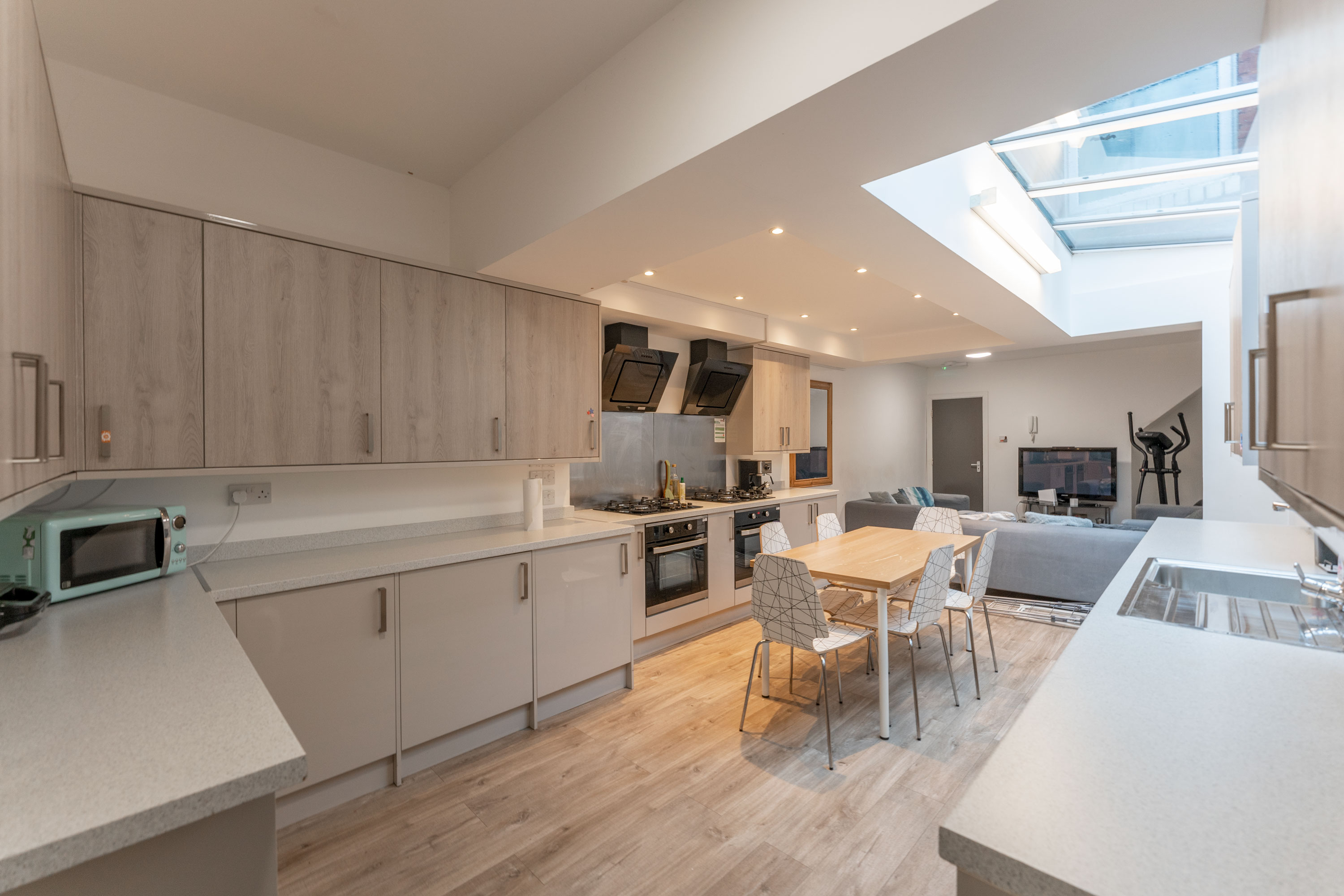 6 bedroom property to let in 9 Croydon Road Part Bills Inc. £858 pw