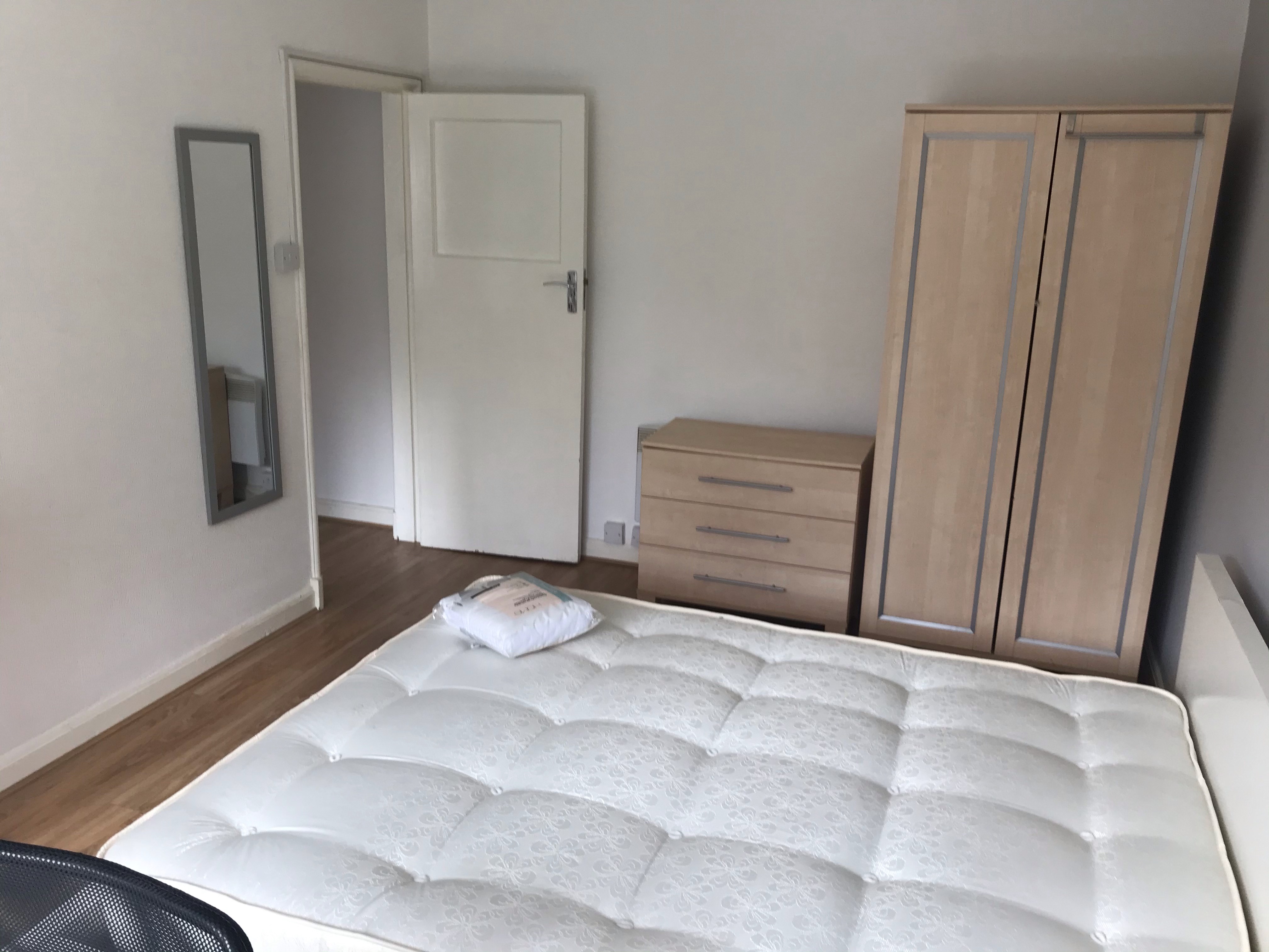 2 bedroom property to let in 201 Gibbins Road £214 pw