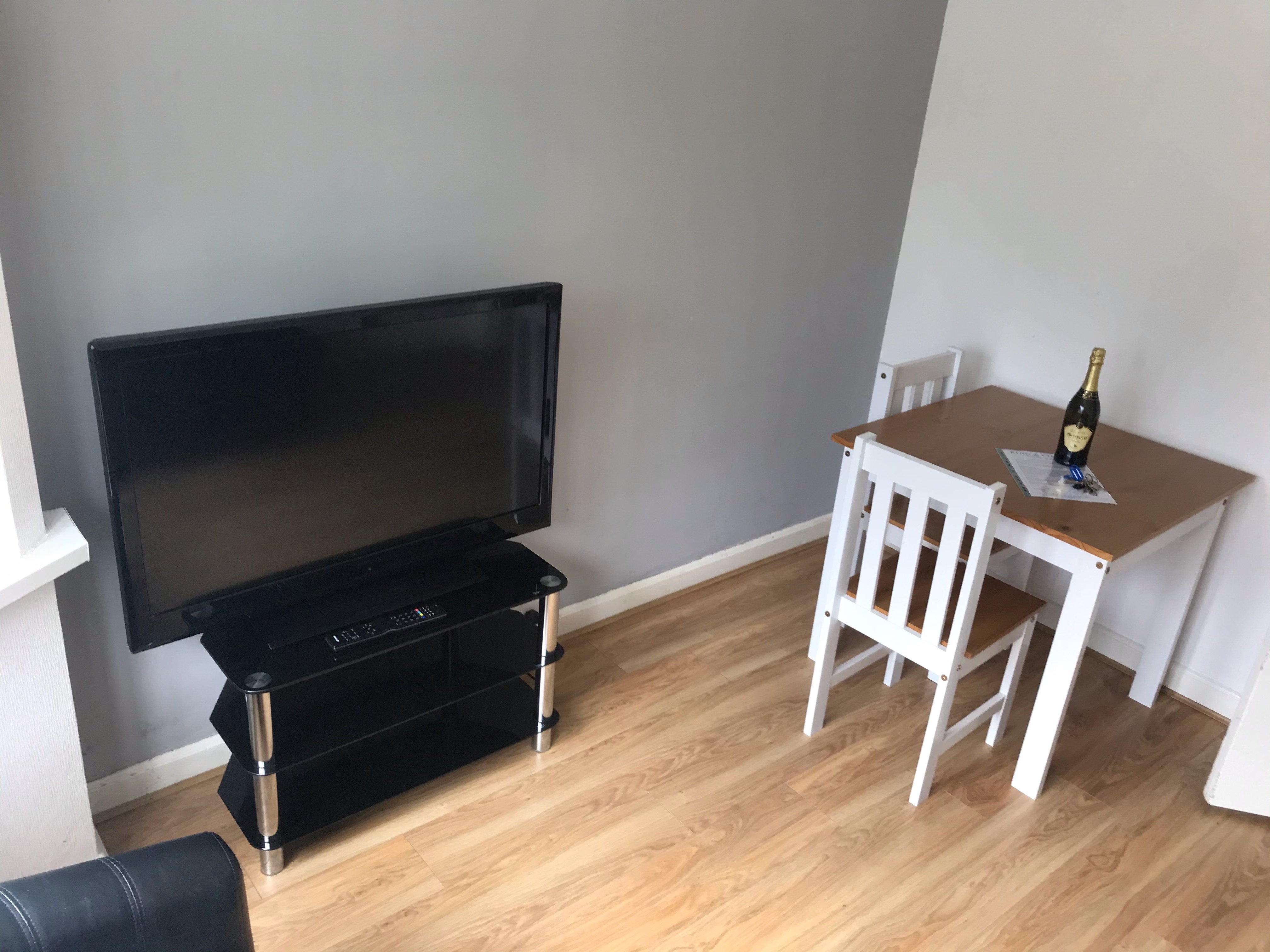 2 bedroom property to let in 201 Gibbins Road £214 pw