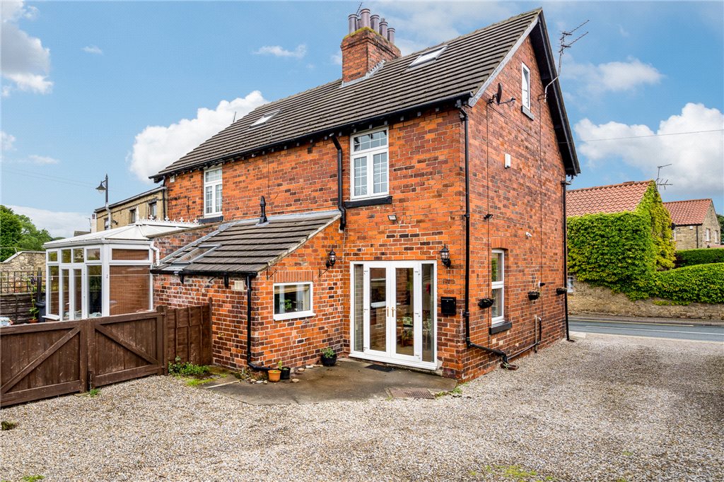 2 bedroom property for sale in Main Street, Barwick in Elmet, Leeds