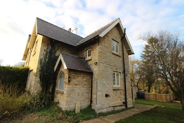 THE ROW, LITTLE PONTON, GRANTHAM