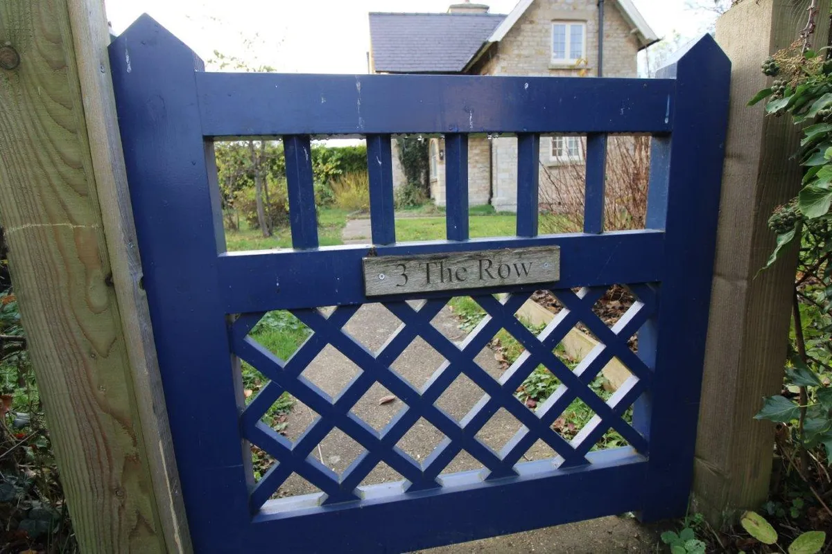THE ROW, LITTLE PONTON, GRANTHAM