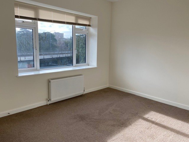 Branksome Wood Road, Town Centre Image 4