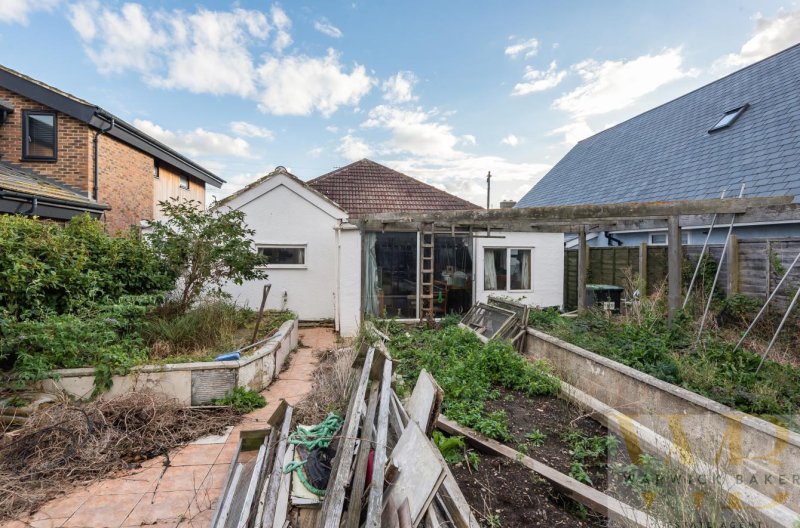 1 bedroom property for sale in The Meadway, Shoreham Beach £503,000