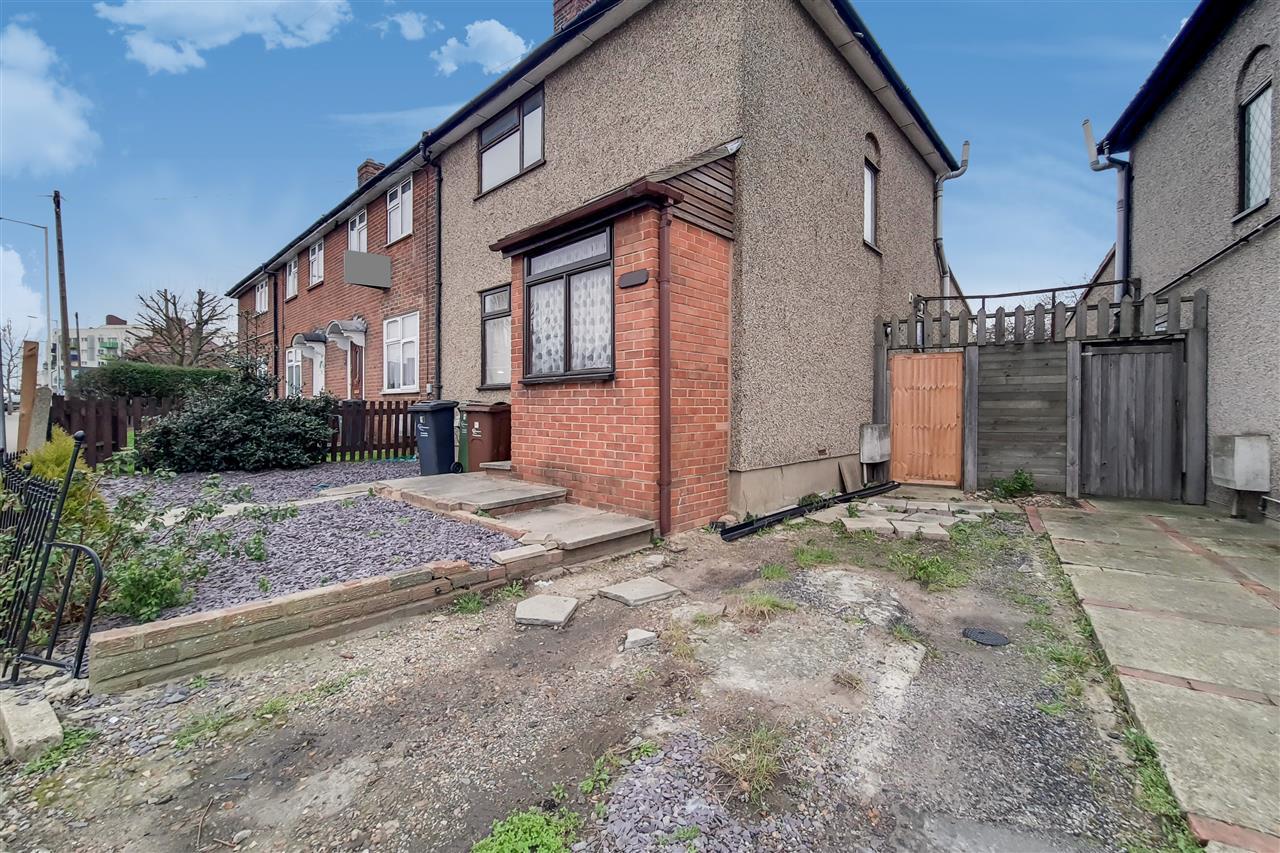 3 bedroom property for sale in Heathway, Dagenham, Essex £425,000