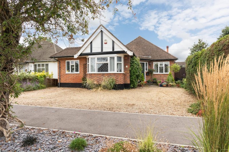 4 bedroom property for sale in Crofton Avenue, WALTONONTHAMES, KT12