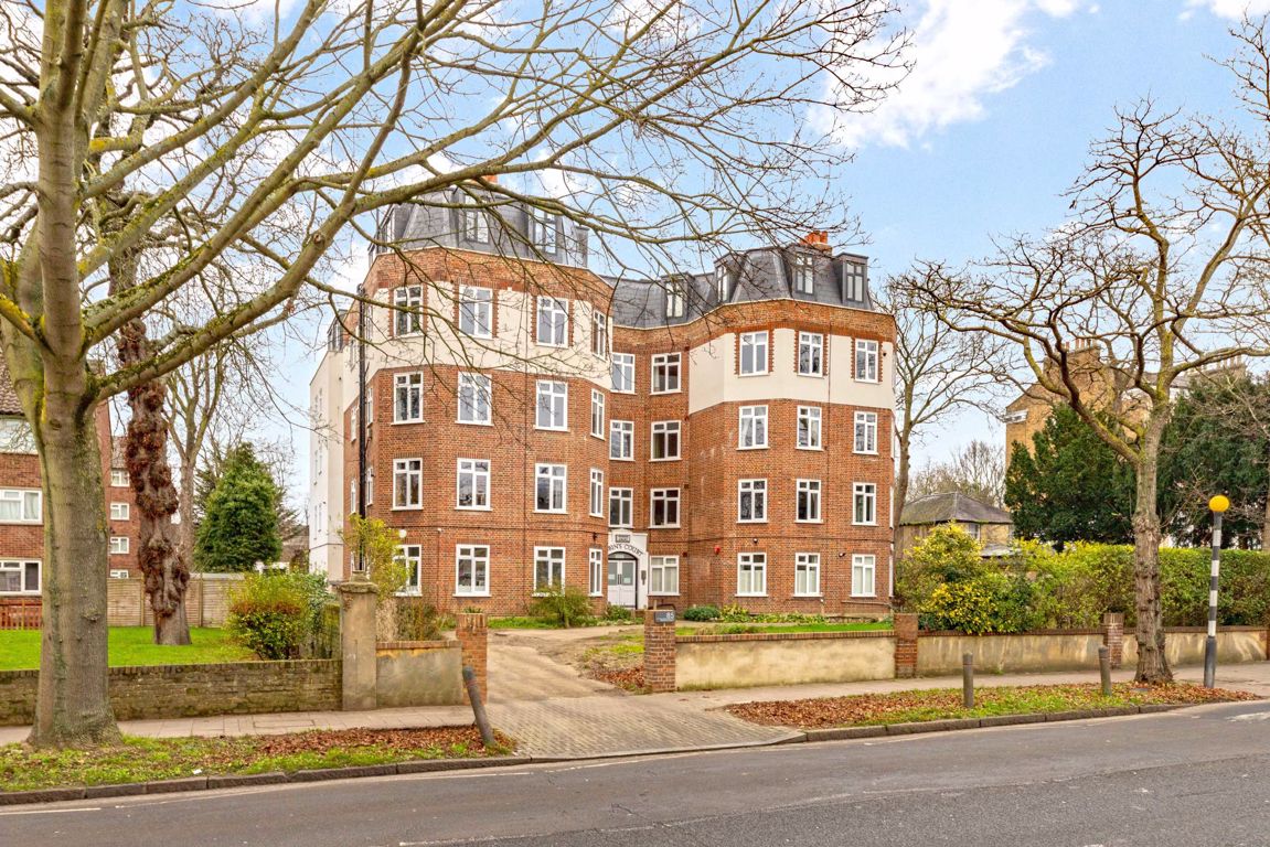 Jacksons 2 bedroom property for sale in Kings Avenue, Clapham £500,000