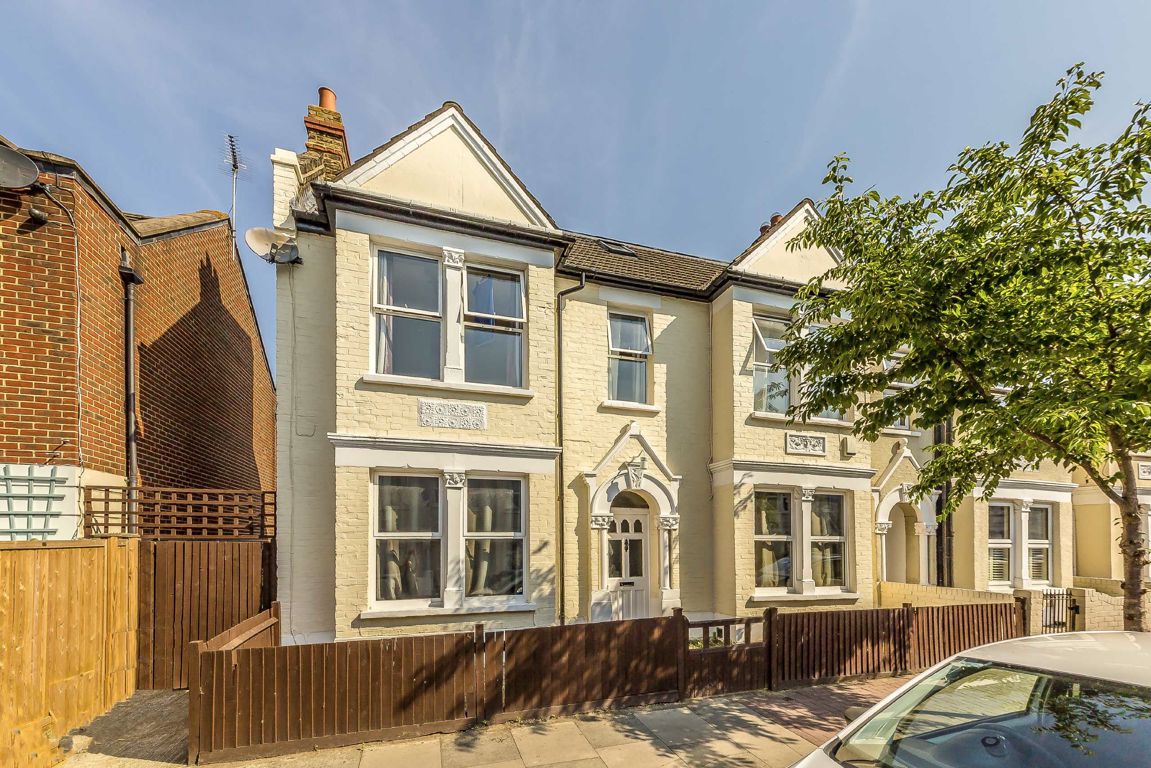 Jacksons 4 bedroom property to let in Strathville Road, Earlsfield