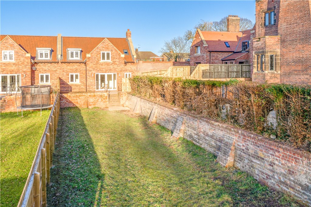 4 bedroom property for sale in Yeoman Court, Brompton, Northallerton