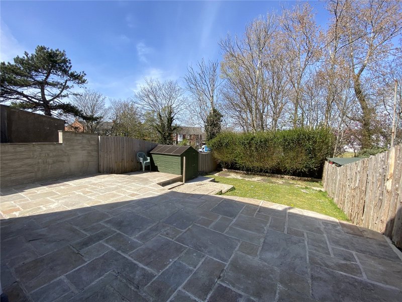 3 bedroom property to let in Coombs Drive, Milford Haven, Sir Benfro