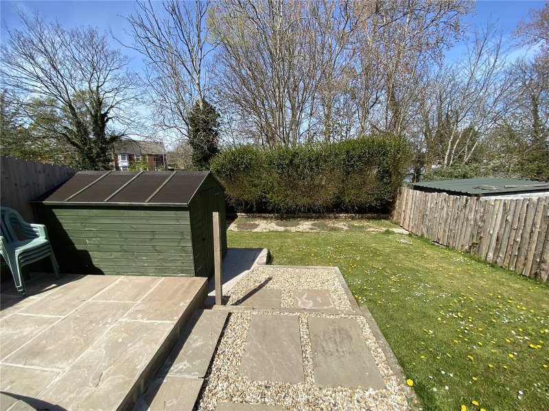 3 bedroom property to let in Coombs Drive, Milford Haven, Sir Benfro