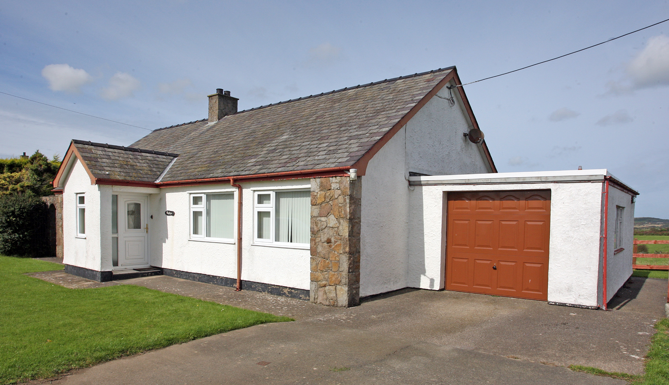 3 bedroom property for sale in Pencraigwen, Llanerchymedd, Anglesey
