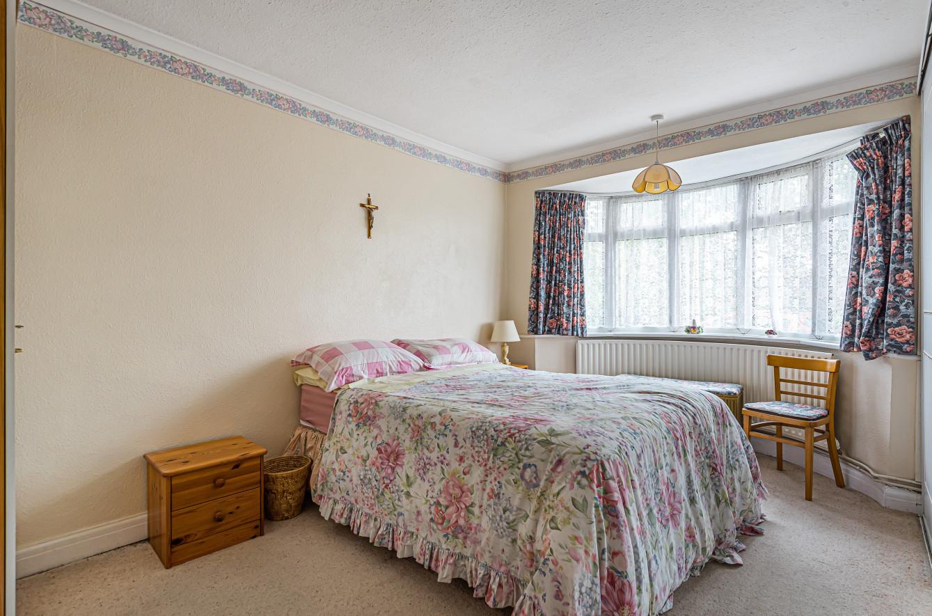 2 bedroom property for sale in Stafford Road, Ruislip £495,000