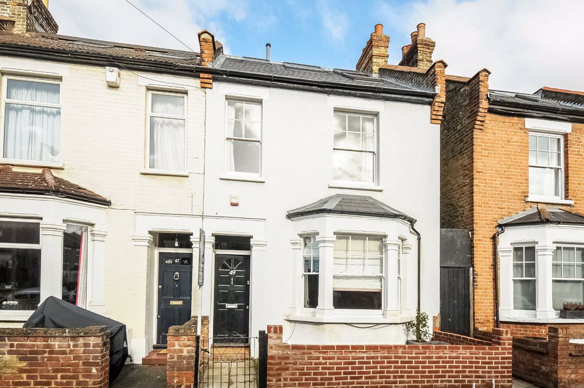 Jacksons 4 bedroom property to let in Littleton Street, Earlsfield