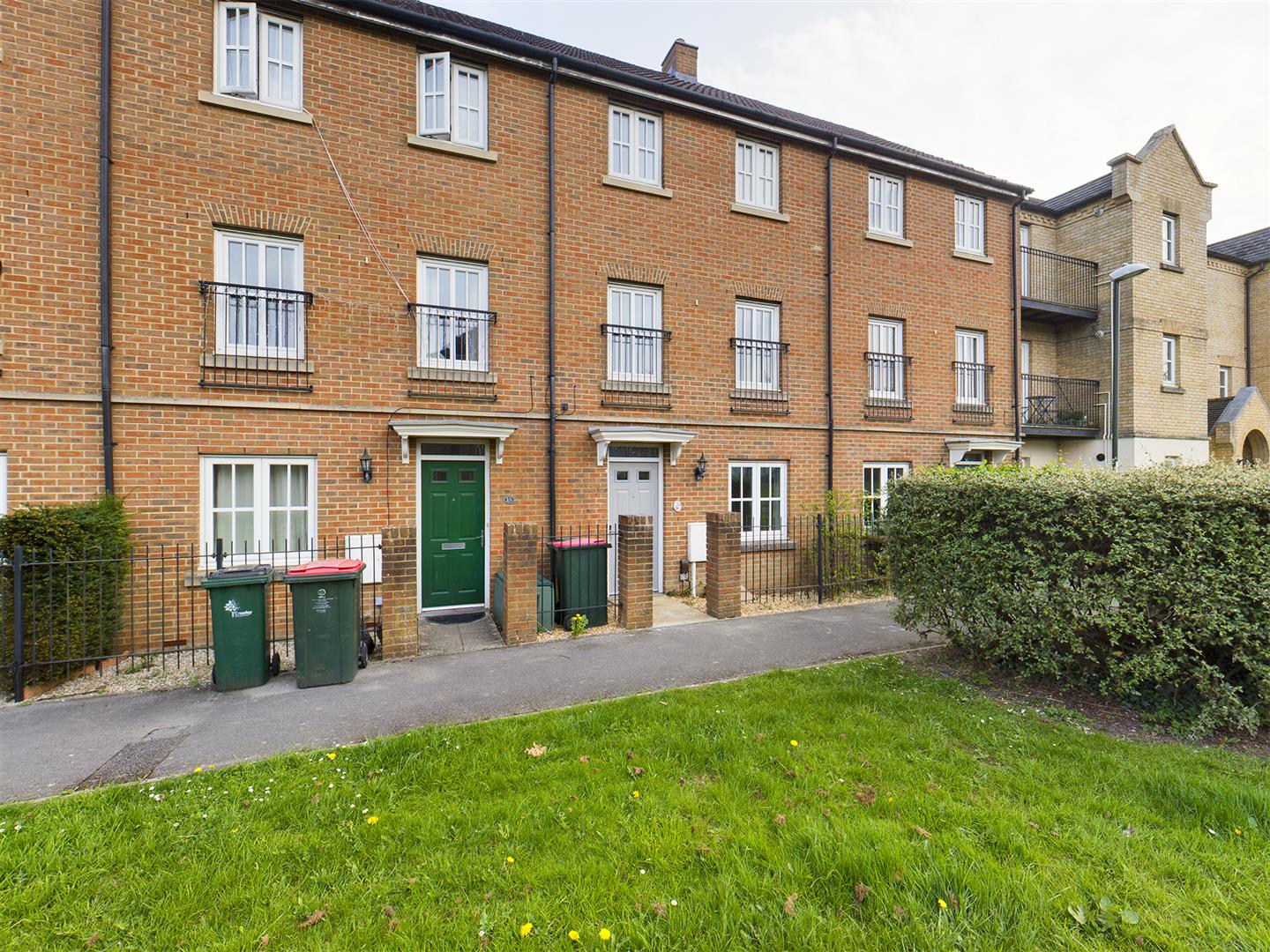 4 bedroom property for sale in Trist Way, Ifield Green £425,000