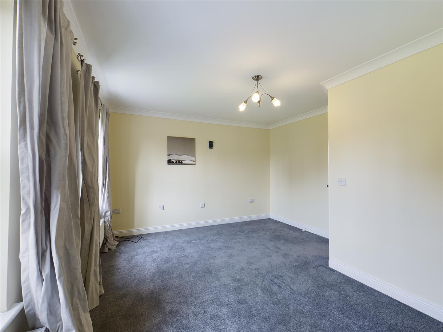 4 bedroom property for sale in Trist Way, Ifield Green £425,000