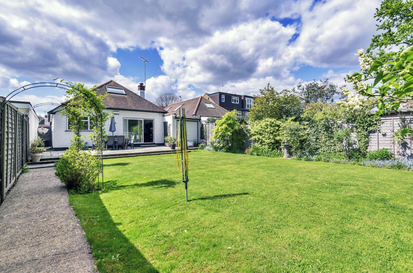 3 bedroom property for sale in Derwent Avenue, Ickenham, £850,000