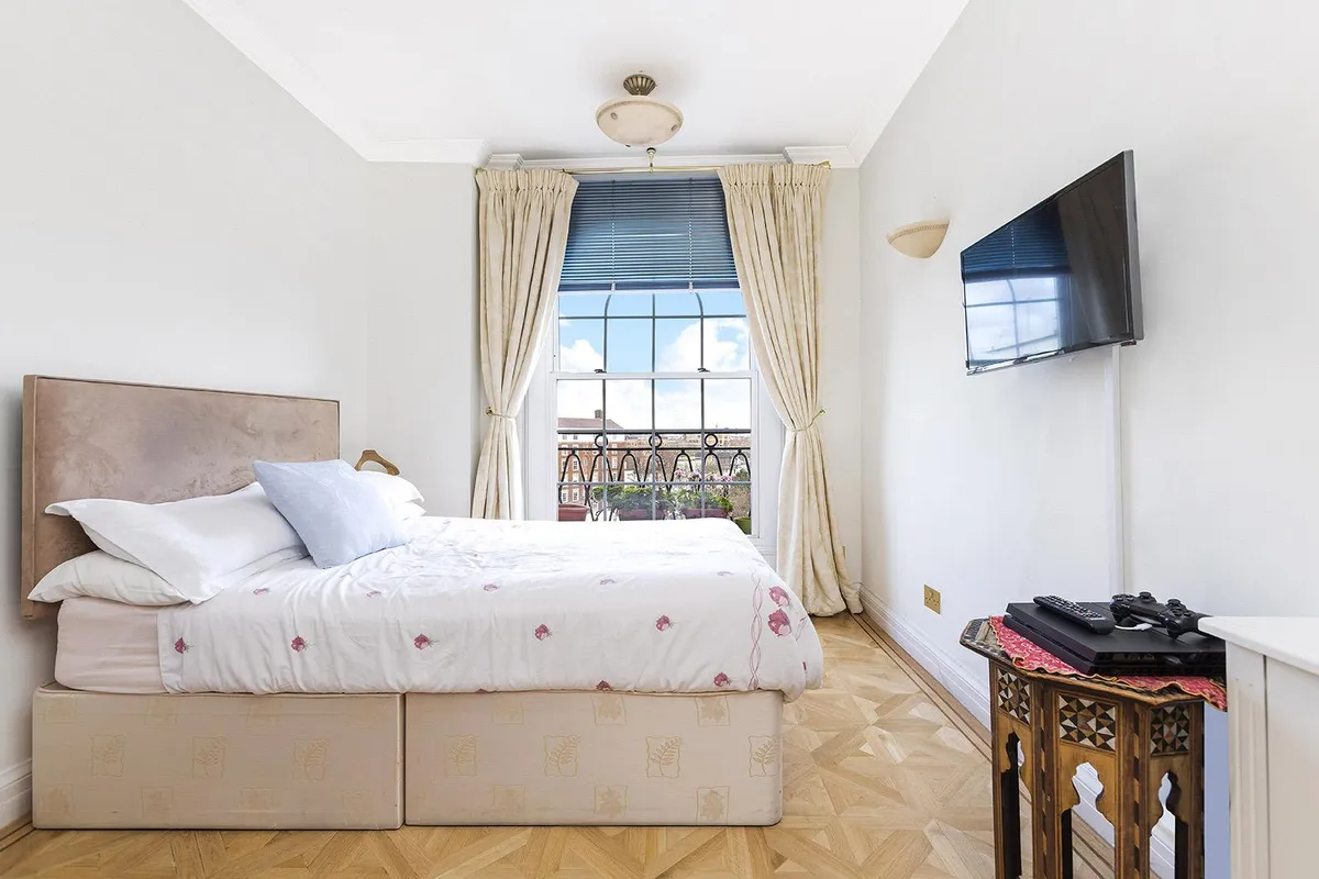 North End House, Fitzjames Avenue, London, W14