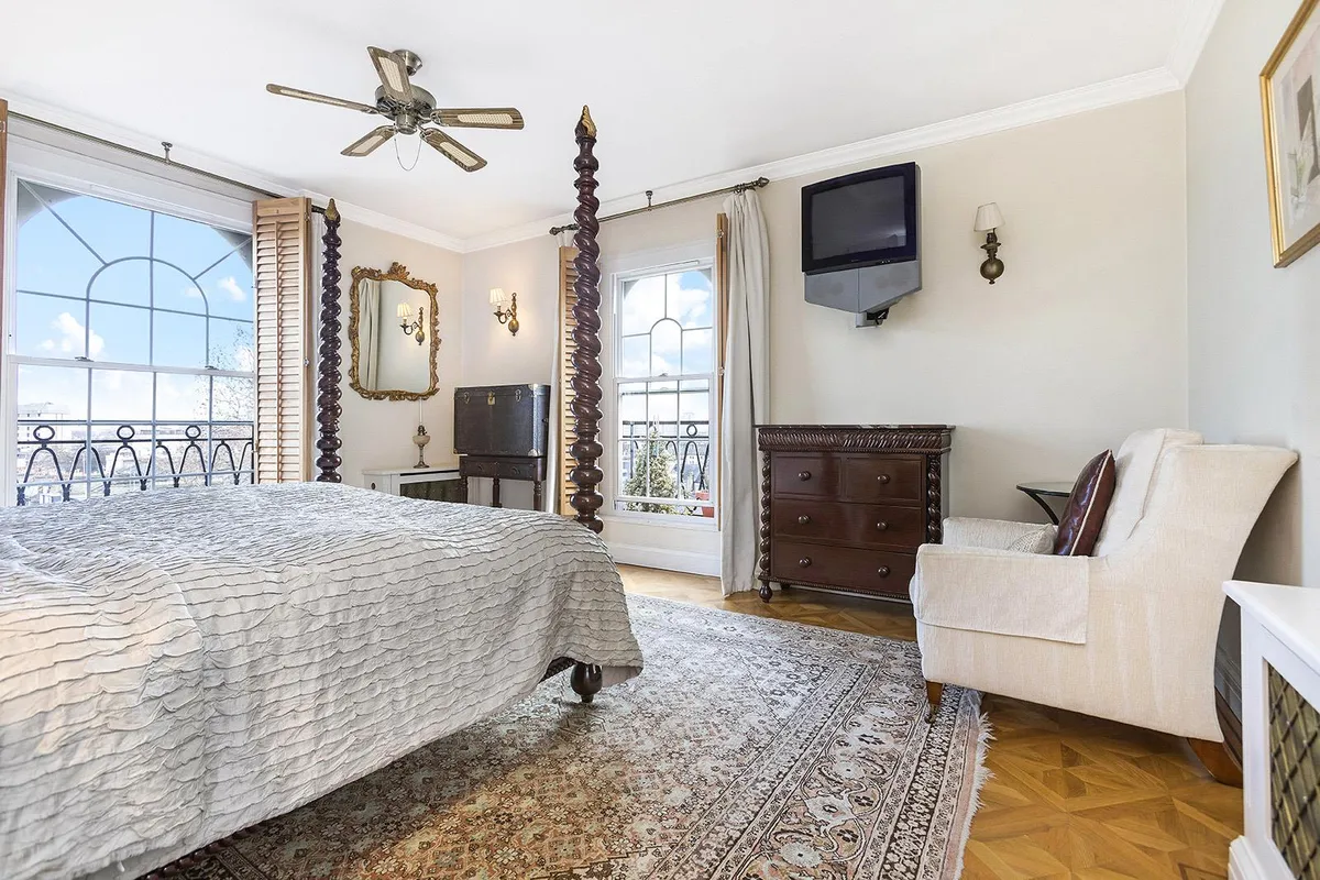 North End House, Fitzjames Avenue, London, W14