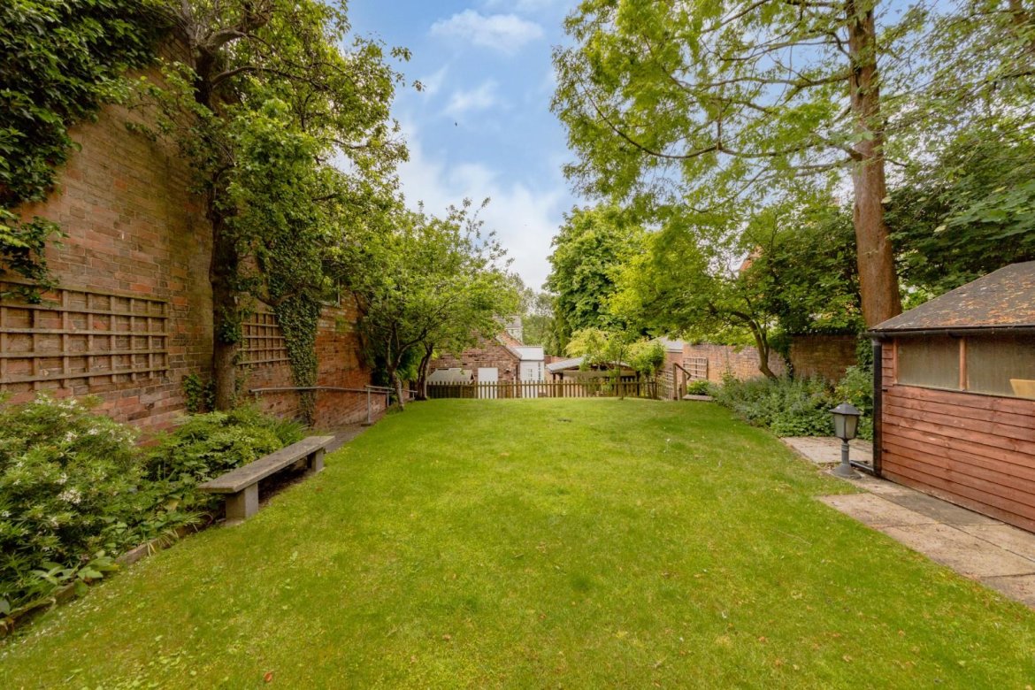 5 bedroom property for sale in Town Green Street, Rothley, Leicester