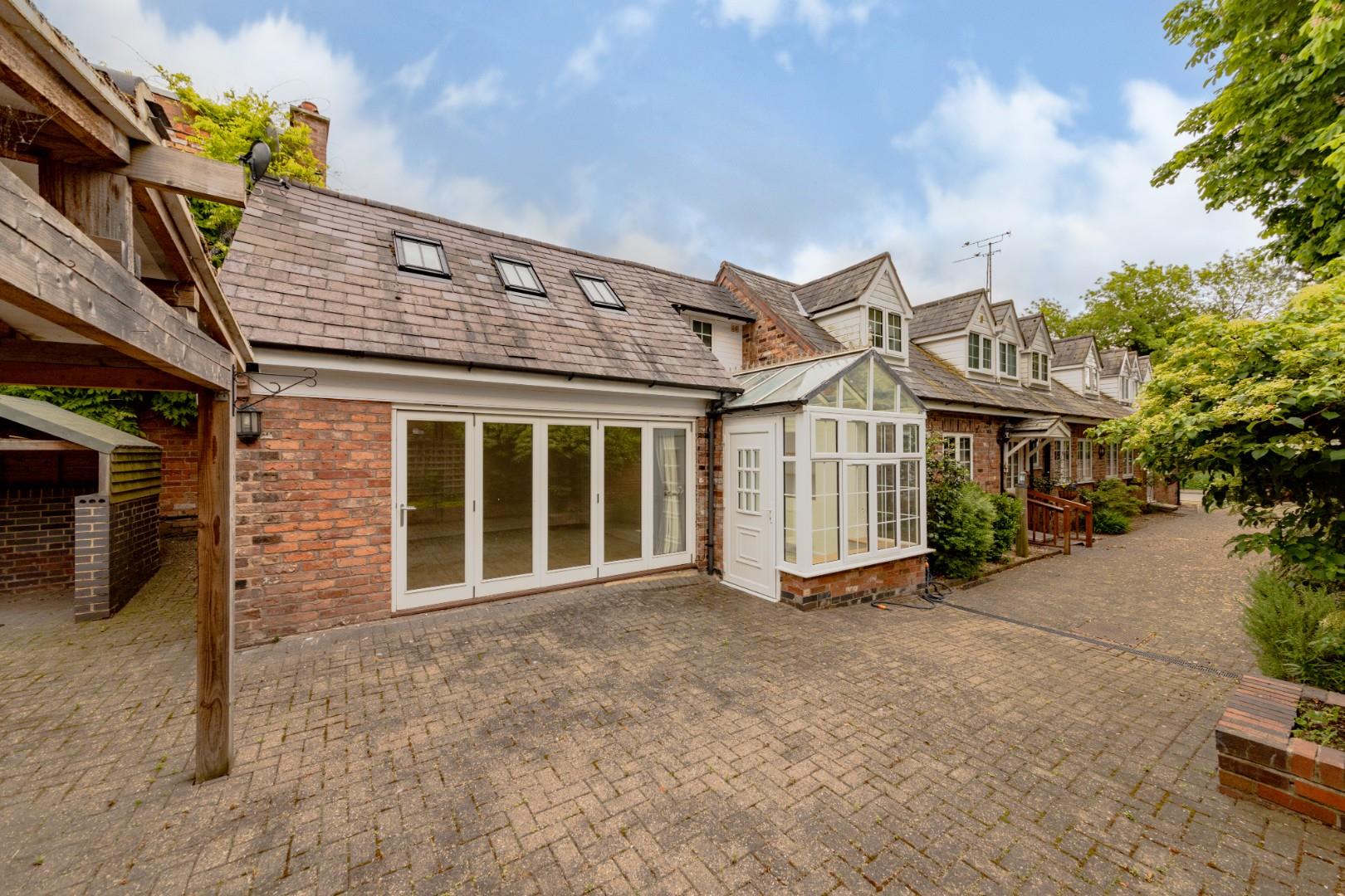 5 bedroom property for sale in Town Green Street, Rothley, Leicester