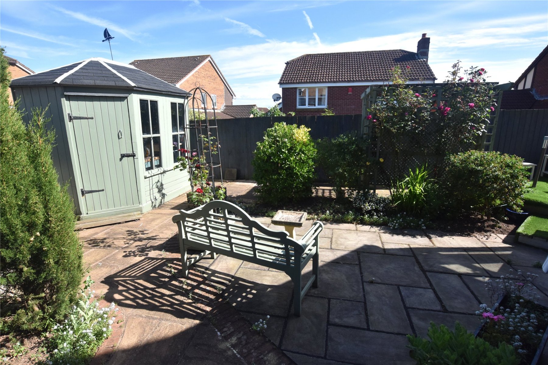 4 bedroom property to let in Chantry Close, Teignmouth, Devon, TQ14 £